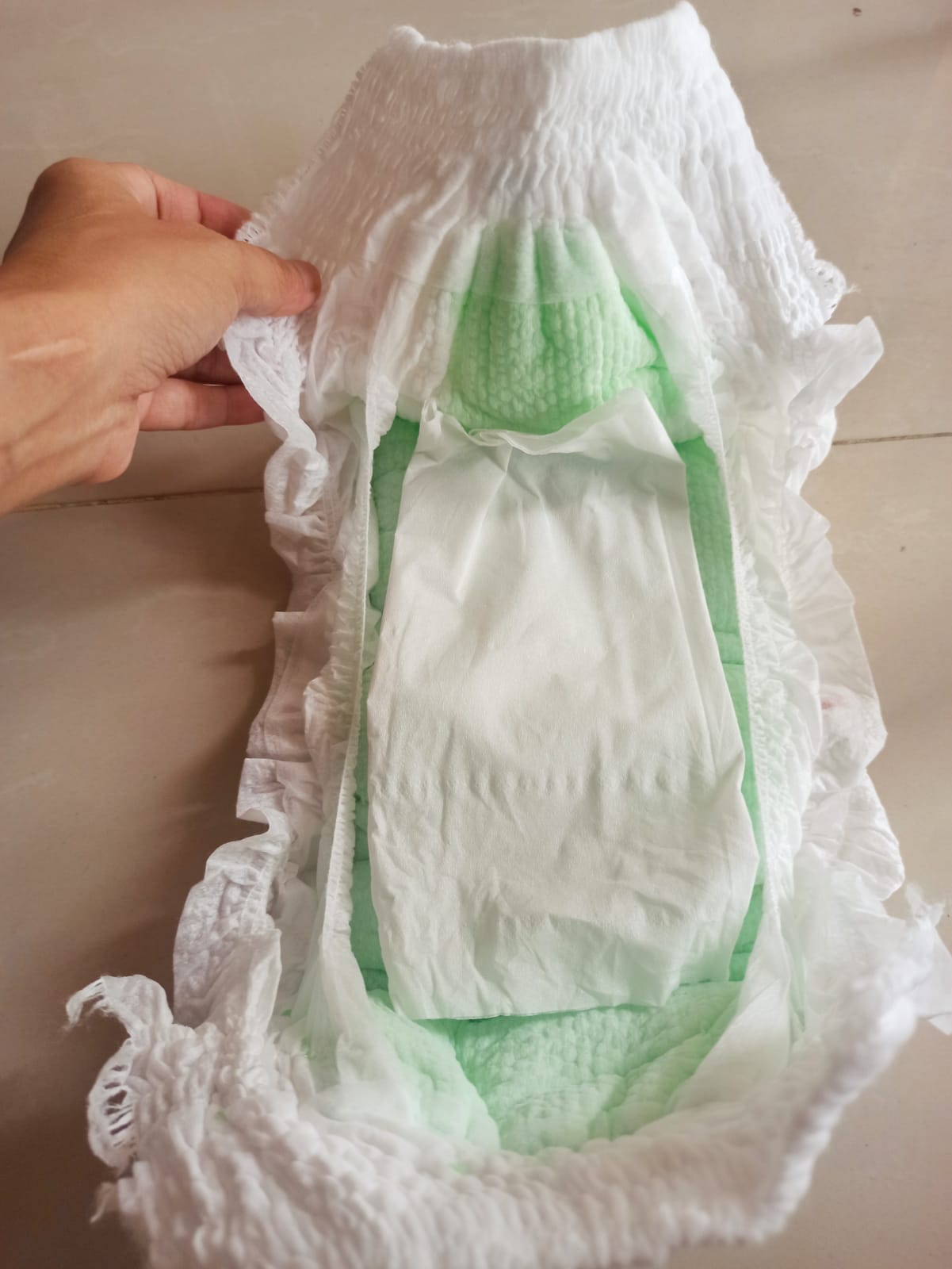 Pengalamanku Mengatasi ruam Popok pada Anak. Yuk Konsultasikan ke Ahlinya Percobaan pada MAKUKU SAP Diapers Slim dan terbukti daya serapnya tinggi